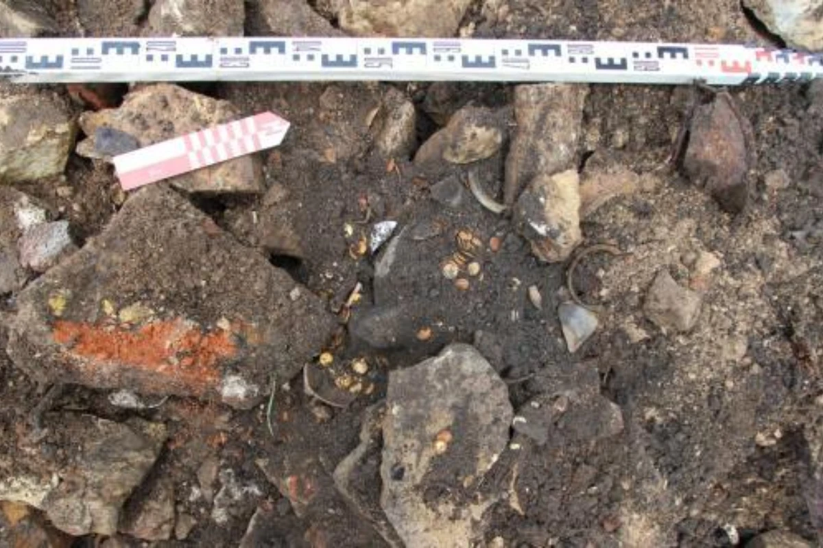 Ruski arheolozi otkrili blago od 409 zlatnika sakriveno tokom Revolucije 1917. godine, vredno pola miliona evra – image 1