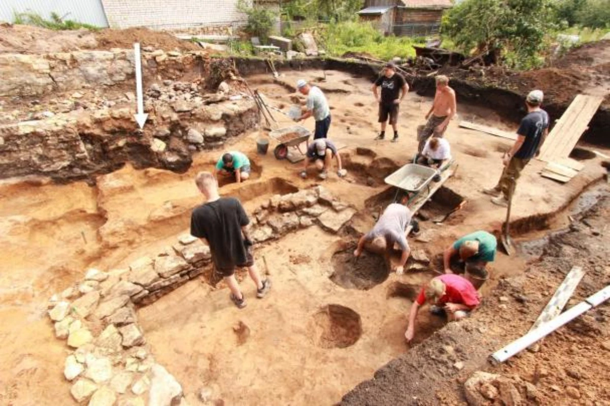 Ruski arheolozi otkrili blago od 409 zlatnika sakriveno tokom Revolucije 1917. godine, vredno pola miliona evra – image 2